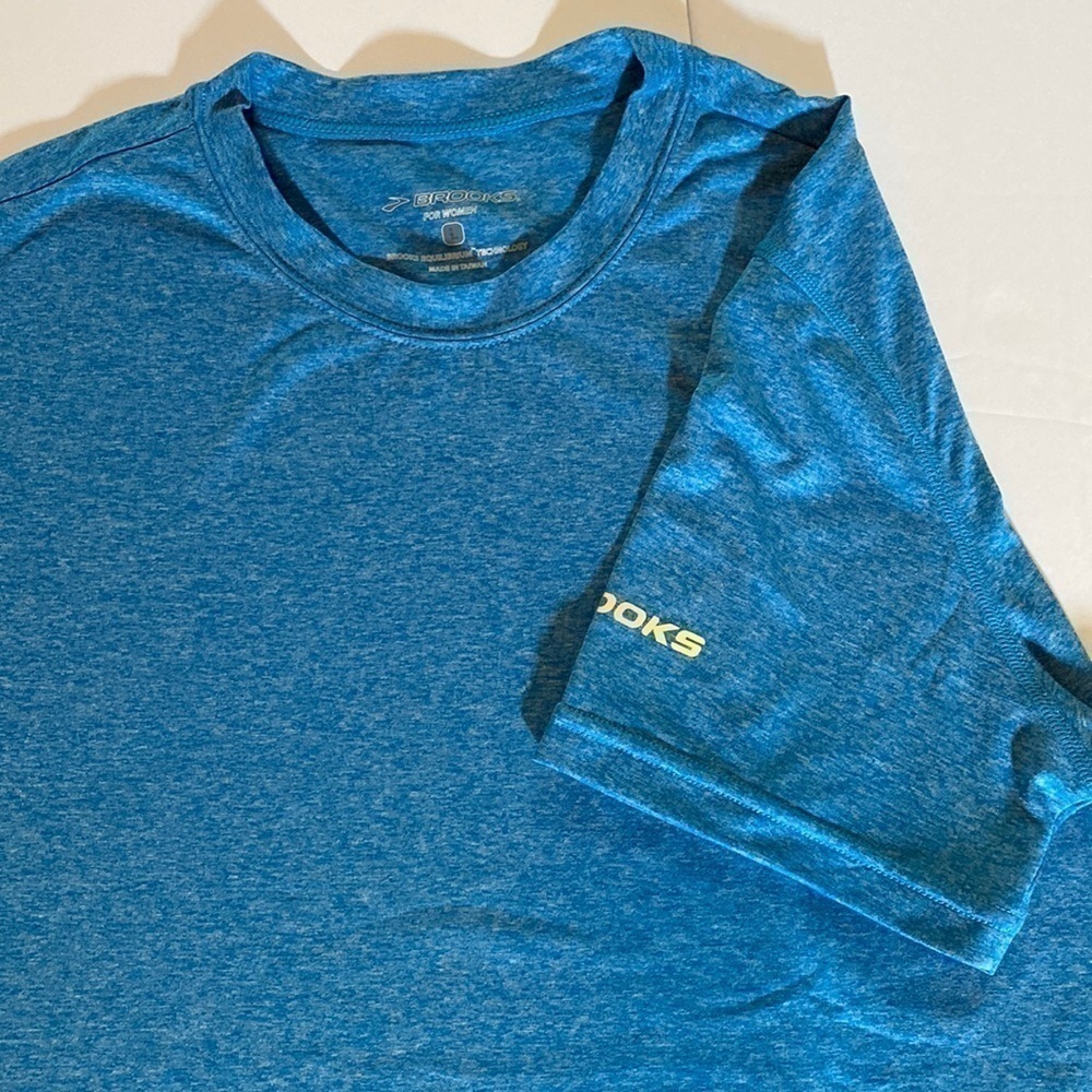 Brooks for women size L short sleeve shirt blue